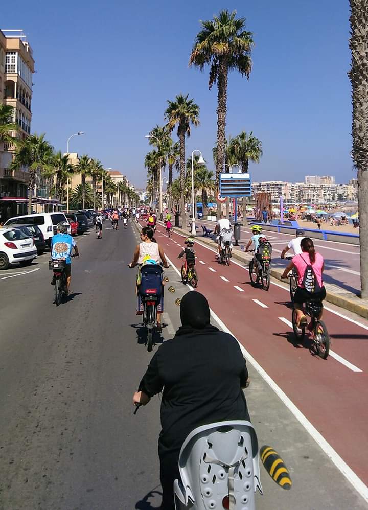 bicicletas en el paseo maritimo